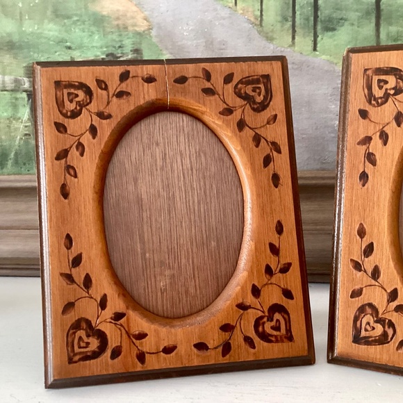 Amazon.com - Standing Art Oval Picture Frame, European  Set Of 2 Vintage Wooden Hand carved Picture Frames Hears Oval Kick Stand Wall